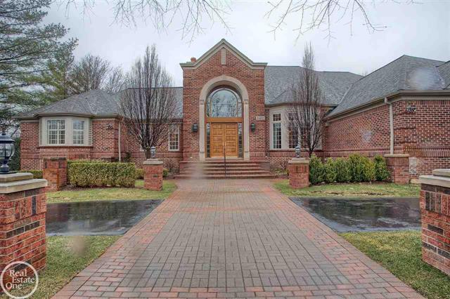 front view picture of 1490 Highpoint Dr, Rochester, MI. 48306