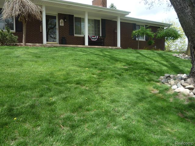 front view picture of 3662 Hi-Crest Dr, Lake Orion, MI. 48360