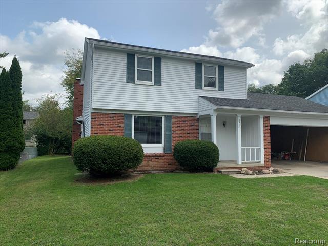 front view picture of 3327 Blasser Dr, Lake Orion, MI. 48359