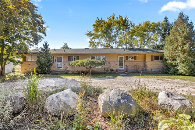 front view picture of 60 Waldon Rd, Clarkston, MI. 48346