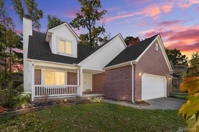 front view picture of 2875 Regency Dr, Lake Orion, MI. 48359