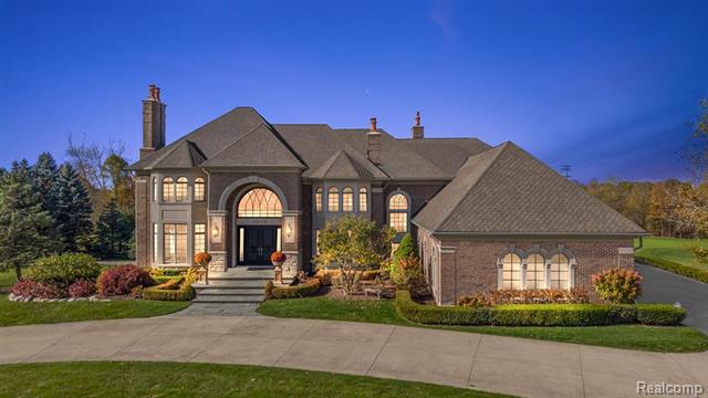 front view picture of 4650 Gatehouse Ct, Rochester, MI. 48306