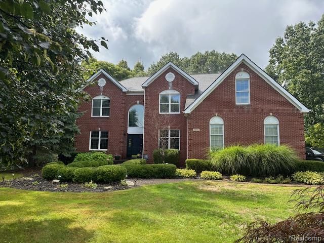front view picture of 5479 Woodcreek Ct, Clarkston, MI. 48348