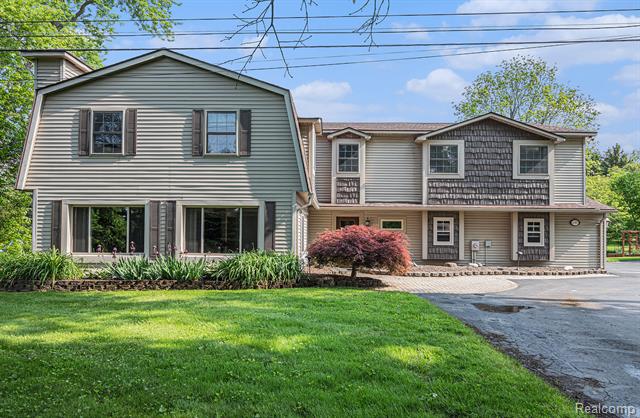 front view picture of 6080 Waldon Rd, Clarkston, MI. 48346
