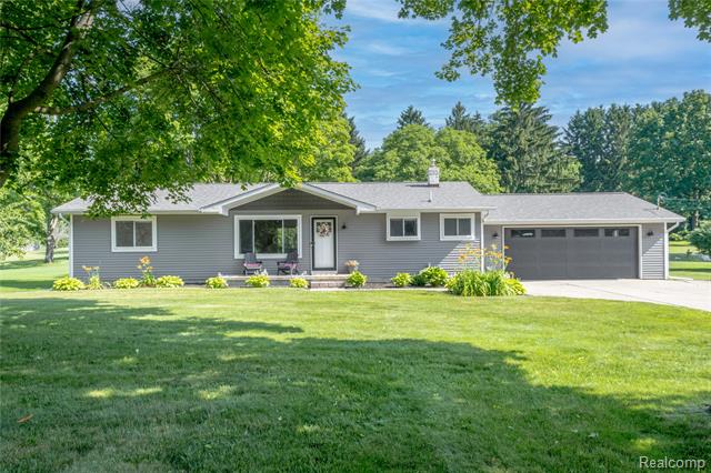 front view picture of 6074 Waldon Rd, Clarkston, MI. 48346