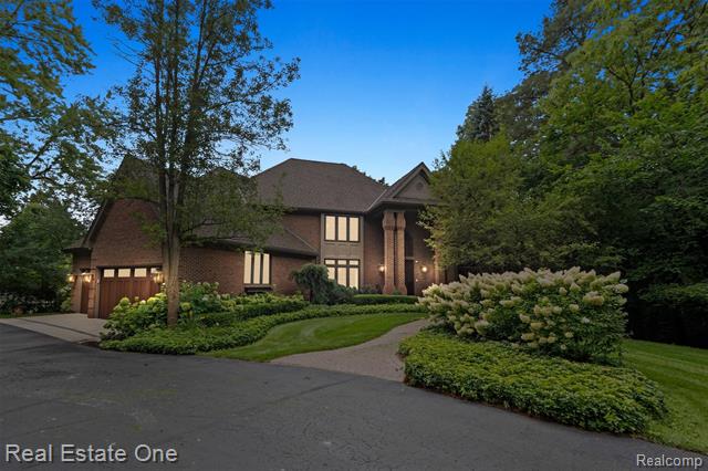 front view picture of 7181 Hillside Dr, Clarkston, MI. 48346