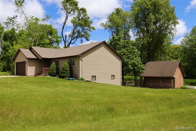 front view picture of 9568 Bloom Hill Dr, Holly, MI. 48442