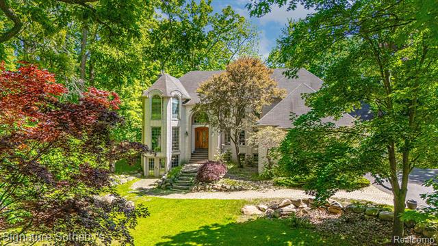 front view picture of 2855 Cranbrook Ridge Ct, Rochester, MI. 48306