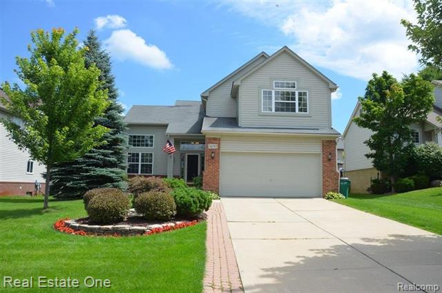 front view picture of 3692 Normandy Dr, Rochester, MI. 48306