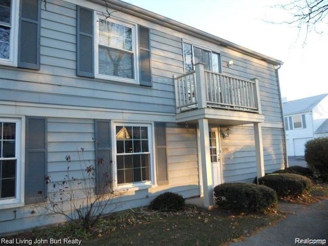 front view picture of 2681 Pineridge Ct, Lake Orion, MI. 48360