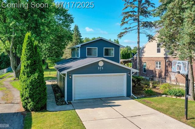 front view picture of 371 Waldon Rd, Lake Orion, MI. 48359