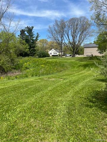 front view picture of 6910 Ridgewood Rd, Clarkston, MI. 48346