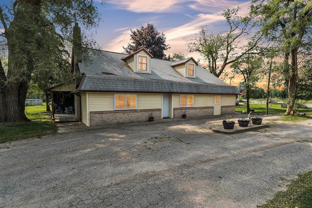 front view picture of 2006 Rose Center Rd, Holly, MI. 48442