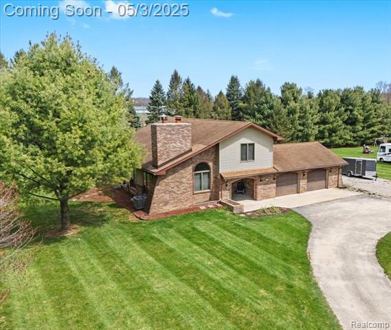 front view picture of 1415 W Rose Center Rd, Fenton, MI. 48430