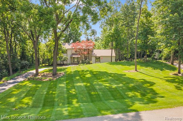 front view picture of 7015 Scenic Ridge Dr, Clarkston, MI. 48346