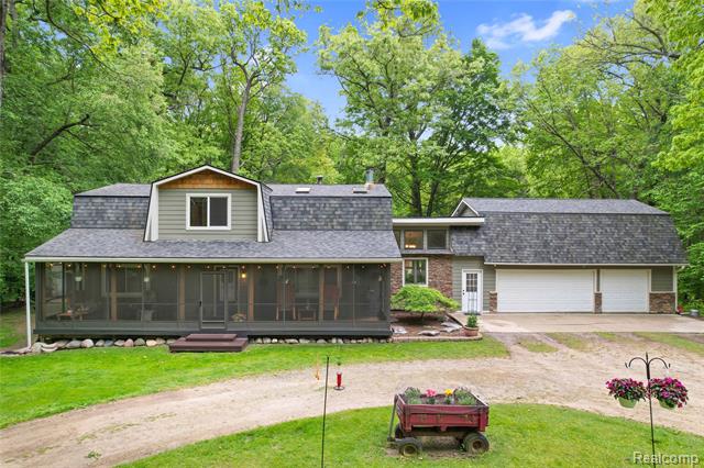front view picture of 1380 Parker Rd, Holly, MI. 48442