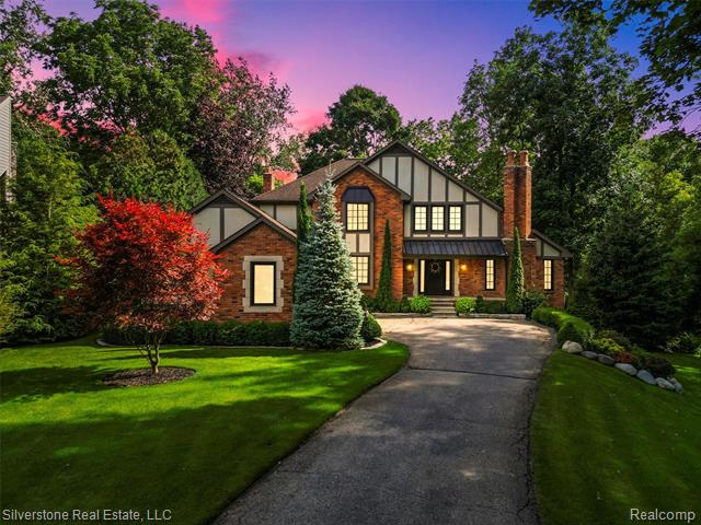 front view picture of 1185 Bear Creek Ct, Rochester, MI. 48306