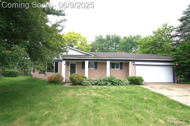 front view picture of 6325 Clarkston Rd, Clarkston, MI. 48346