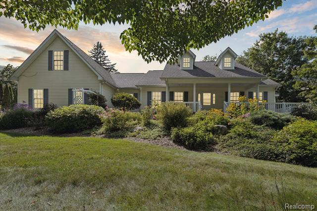 front view picture of 7127 Perry Lake Rd, Clarkston, MI. 48346