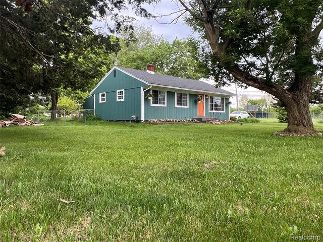 front view picture of 6255 Clarkston Rd, Clarkston, MI. 48346