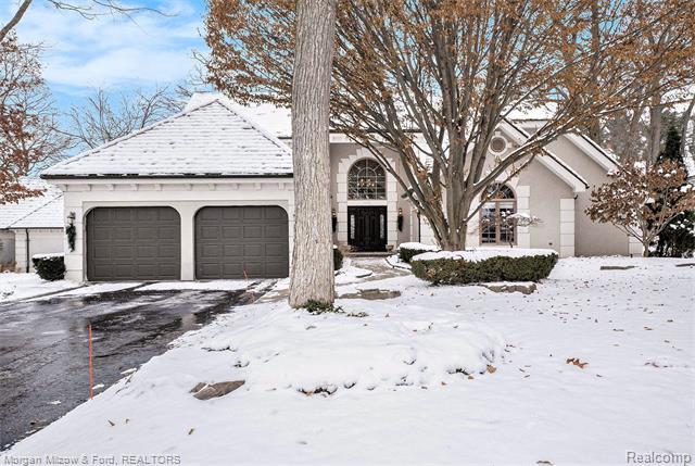 front view picture of 5472 Bristol Parke Dr, Clarkston, MI. 48348
