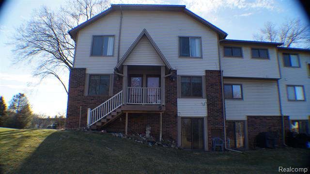 front view picture of 7220 Blue Water Dr, Clarkston, MI. 48348