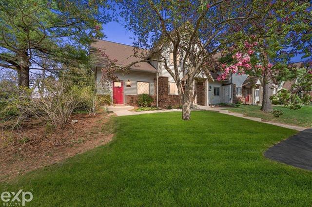 front view picture of 7230 Blue Water Dr, Clarkston, MI. 48348