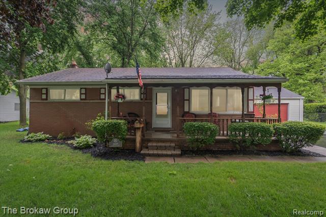 front view picture of 6605 Northview Dr, Clarkston, MI. 48346