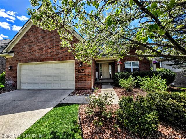 front view picture of 6175 Foxfire Cir, Clarkston, MI. 48346