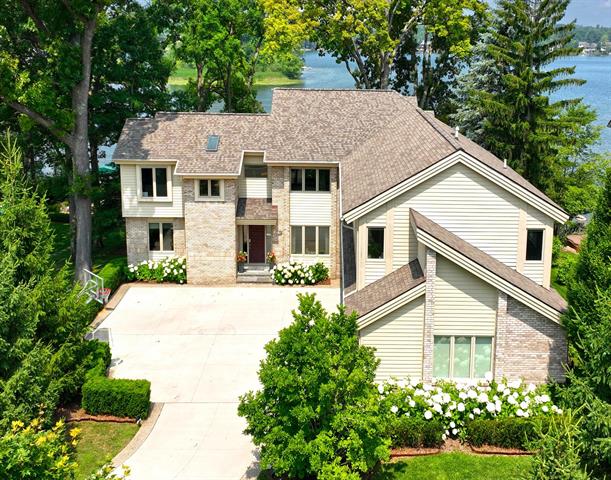 front view picture of 2380 Galaxy Way, Lake Orion, MI. 48360