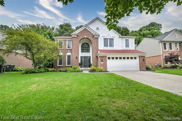 front view picture of 2656 Aubrey Dr, Lake Orion, MI. 48360