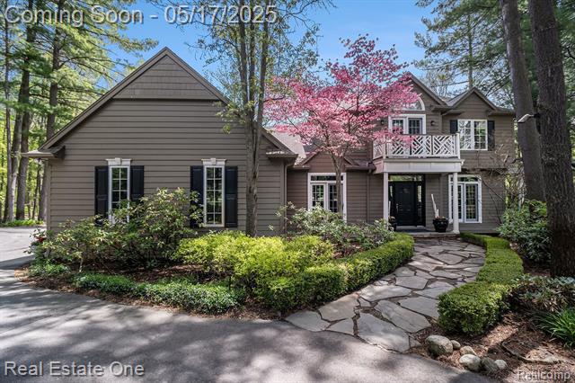 front view picture of 975 Pine Needle Trl, Rochester, MI. 48306