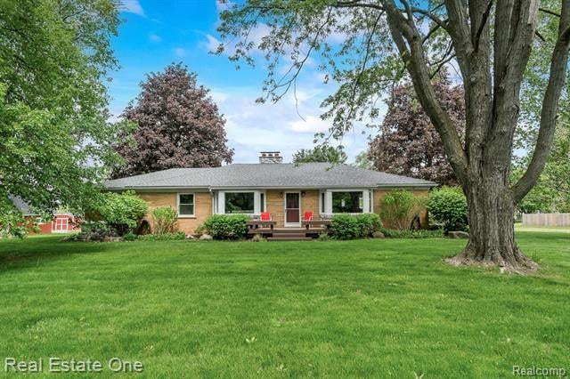 front view picture of 241 E Gunn Rd, Rochester, MI. 48306