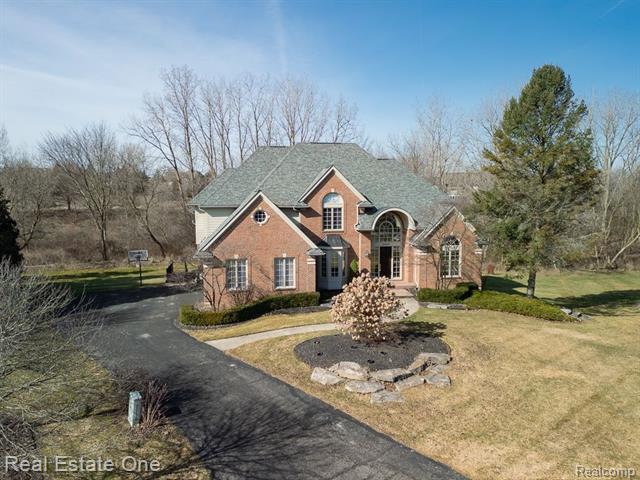 front view picture of 3363 Tupelo Ct, Oakland, MI. 48363