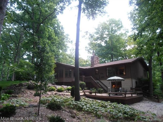 front view picture of 7500 Deerhill Dr, Clarkston, MI. 48346