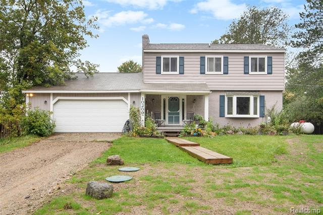 front view picture of 10200 Buckhorn Lake Rd, Holly, MI. 48442