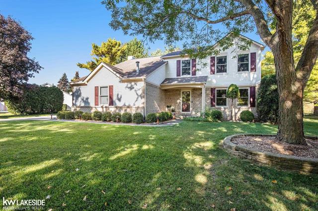 front view picture of 2646 Correll Dr, Lake Orion, MI. 48360