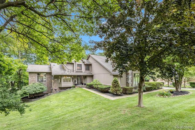 front view picture of 9780 Oak Valley Dr, Clarkston, MI. 48348
