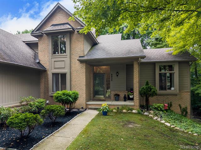 front view picture of 9830 Oak Valley Dr, Clarkston, MI. 48348
