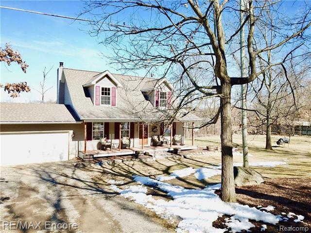front view picture of 10288 Buckhorn Lake Rd, Holly, MI. 48442
