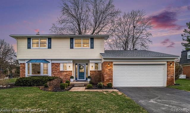 front view picture of 2337 Eaton Gate Rd, Lake Orion, MI. 48360