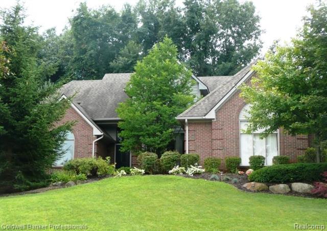 front view picture of 9829 Forest Ridge Dr, Clarkston, MI. 48348