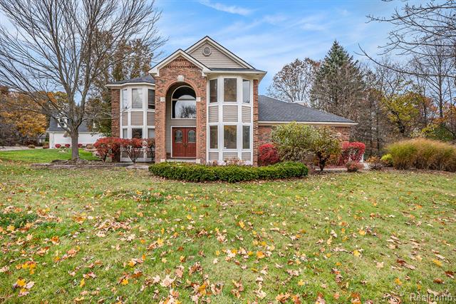 front view picture of 9610 Forest Ridge Dr, Clarkston, MI. 48348