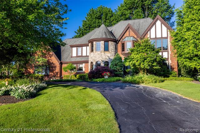 front view picture of 1180 Knob Creek Dr, Rochester, MI. 48306