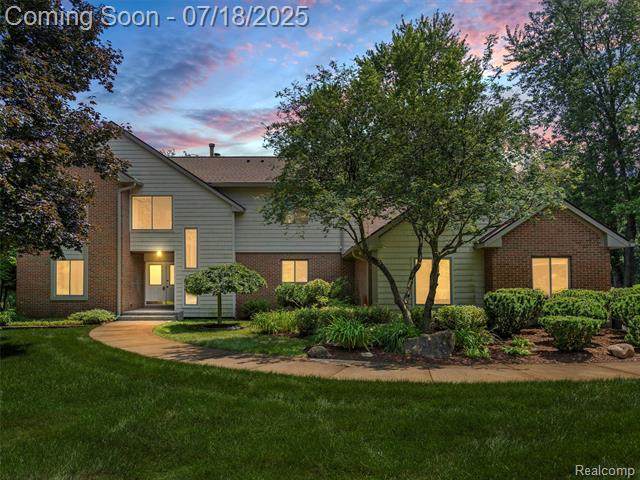 front view picture of 1116 Knob Creek Dr, Rochester, MI. 48306