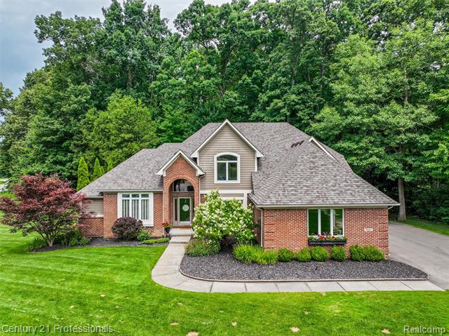 front view picture of 9884 Forest Ridge Dr, Clarkston, MI. 48348