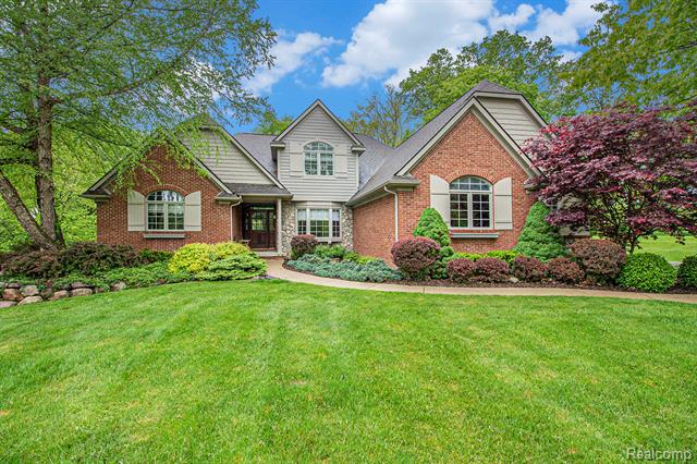 front view picture of 10355 Deer Ridge Trl, Holly, MI. 48442
