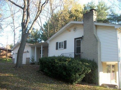 front view picture of 7709 Shelley Dr, Clarkston, MI. 48348
