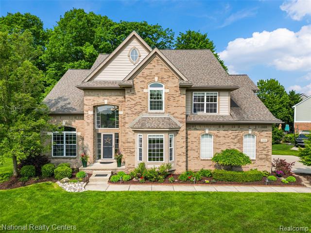 front view picture of 3924 High Grove Way, Lake Orion, MI. 48360
