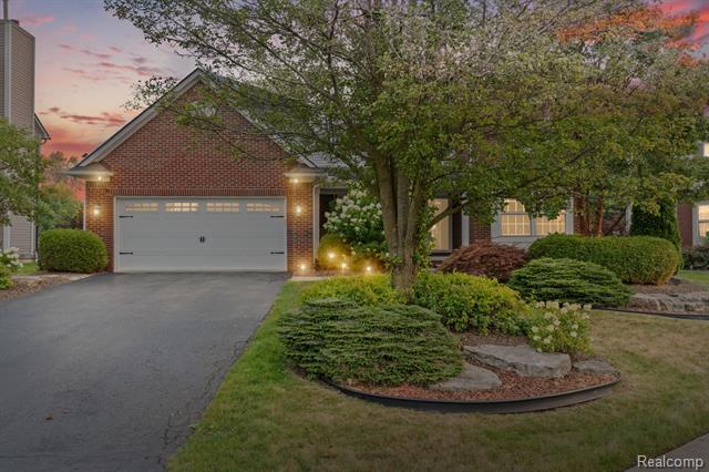 front view picture of 1228 Parkland Rd, Lake Orion, MI. 48360